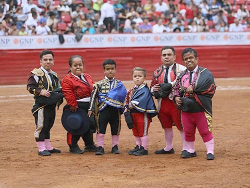 Los Enanitos Toreros divierten en La México