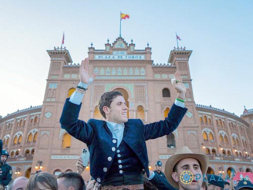 Guillermo sale por la Puerta Grande de Madrid