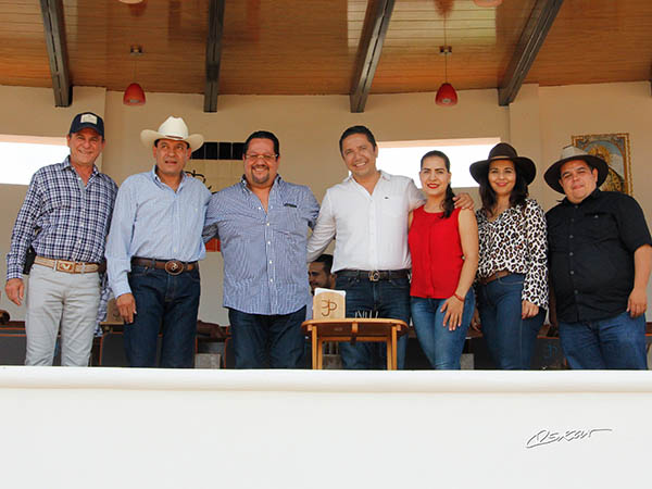 Juan Pablo Corona e invitados