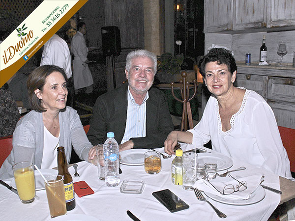 Pilar, Carmen y Pepe Marrn