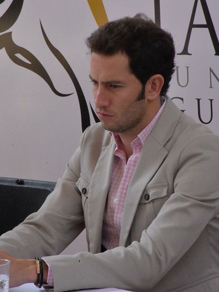 Arturo Saldvar, presente