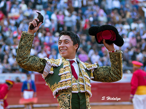 Sergio Flores, tarde triunfal