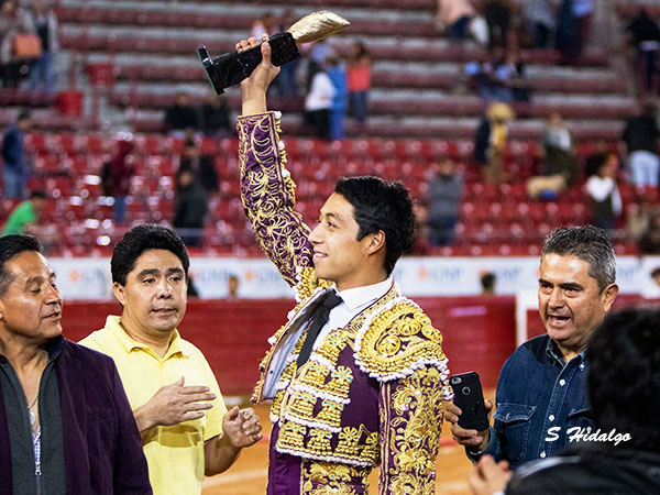 Sergio Flores gan la Oreja de Oro