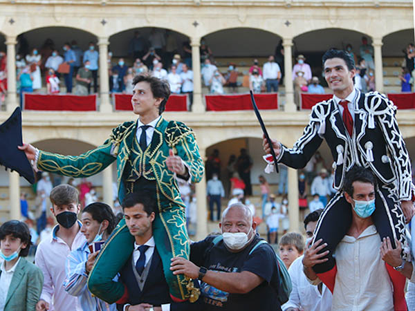 Ambos matadores salieron en hombros