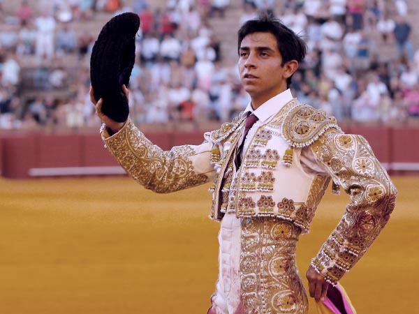 Emiliano Ortega da una vuelta en Sevilla