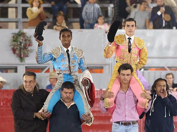 El Pantera y Bruno Aloi triunfan en Moroleón