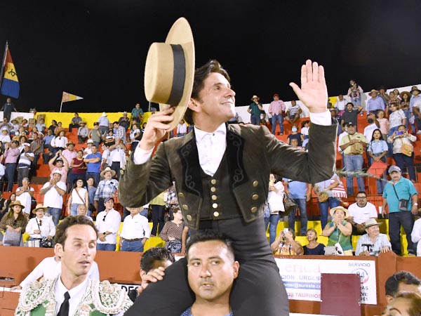 Diego Ventura sale a hombros en Mérida