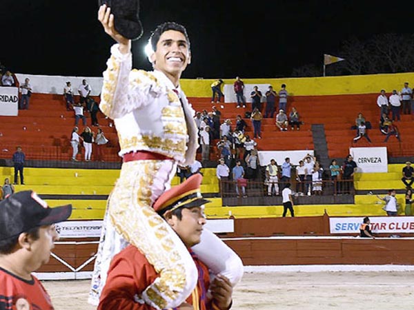 Héctor triunfa con rotundidad en Mérida
