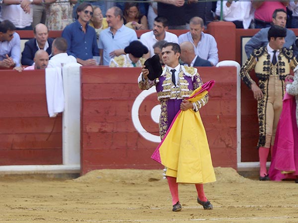 Joselito saluda dos ovaciones en Valladolid