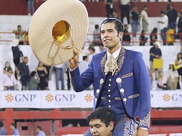 Diego San Román triunfa en Monterrey
