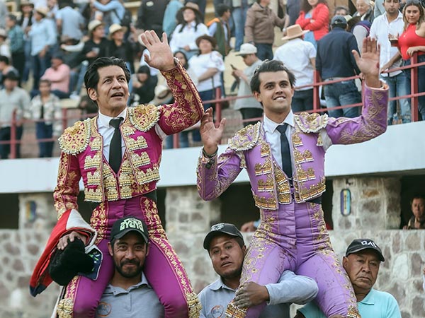 El Zapata y Diego Sánchez triunfan en Apan