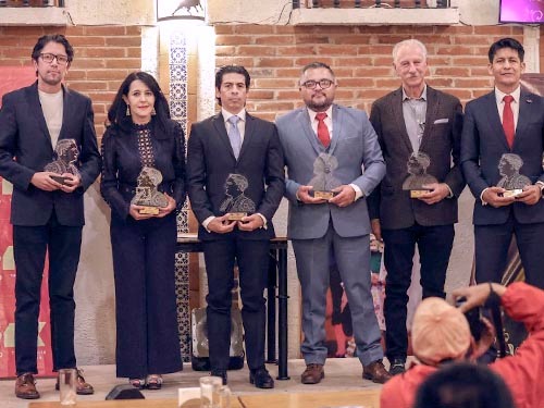 Entregan premios en Pachuca