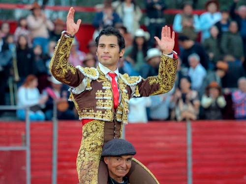 Francisco Martínez, a hombros en Tepojaco