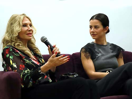 Tomasina y Miriam, en la charla de Juárez