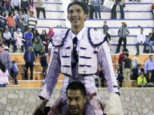 Emmanuel Cuenca triunfa en Villa García