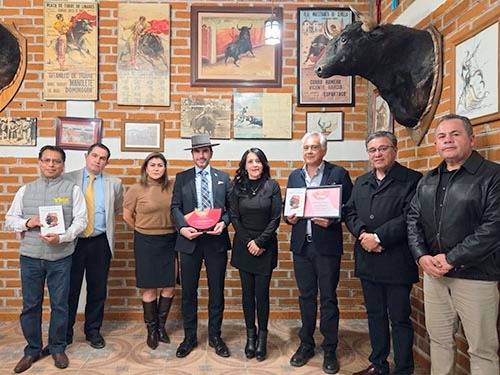 Garza Gaona presenta su libro en Pachuca