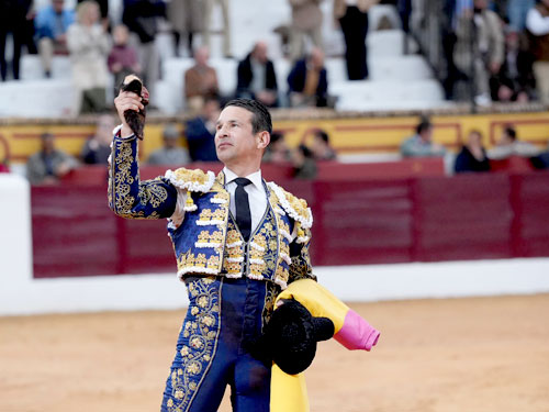 Manzanares, oreja en una tarde que supo a poco