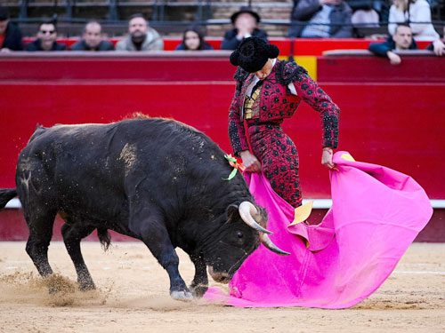 Decoroso debut de Osornio en Valencia