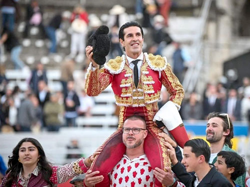 Alejandro Talavante triunfa en Arles