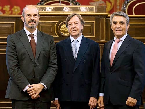 Reconocen trayectoria del maestro Curro V&aacute;zquez