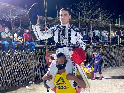 El Galo corta cuatro orejas en Becal