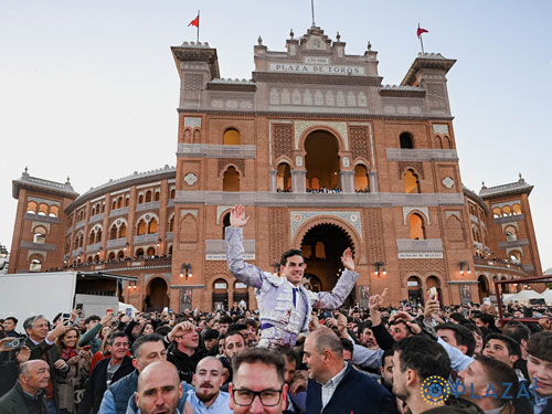 Puerta Grande con la euforia del d&iacute;a santo