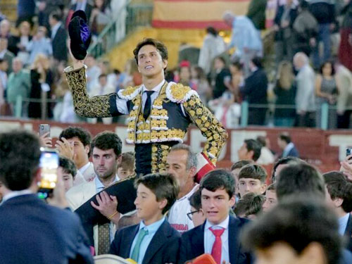 Dos reapariciones y triunfo de Roca Rey