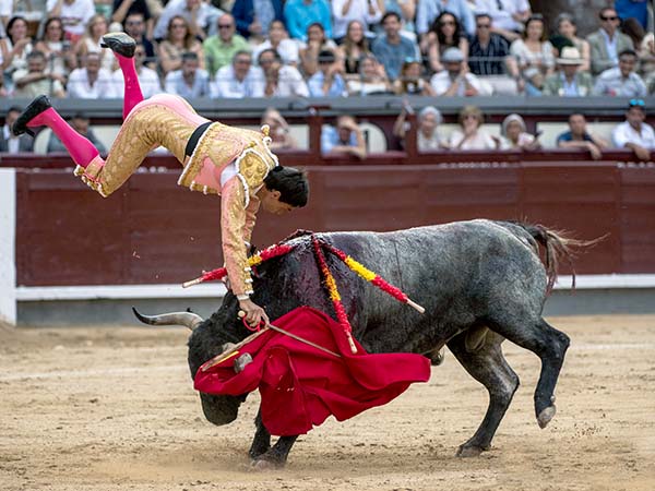 Paco Ure&ntilde;a presenta una fractura en el sacro