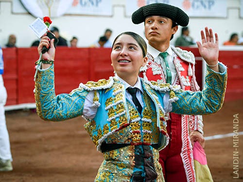 Contratan a m&aacute;s toreros mexicanos en Per&uacute;