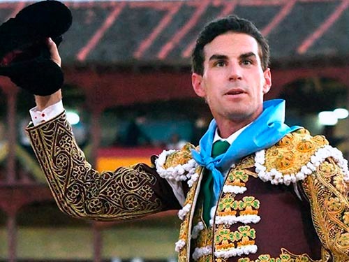 Una faena puntual y dos magn&iacute;ficas estocadas