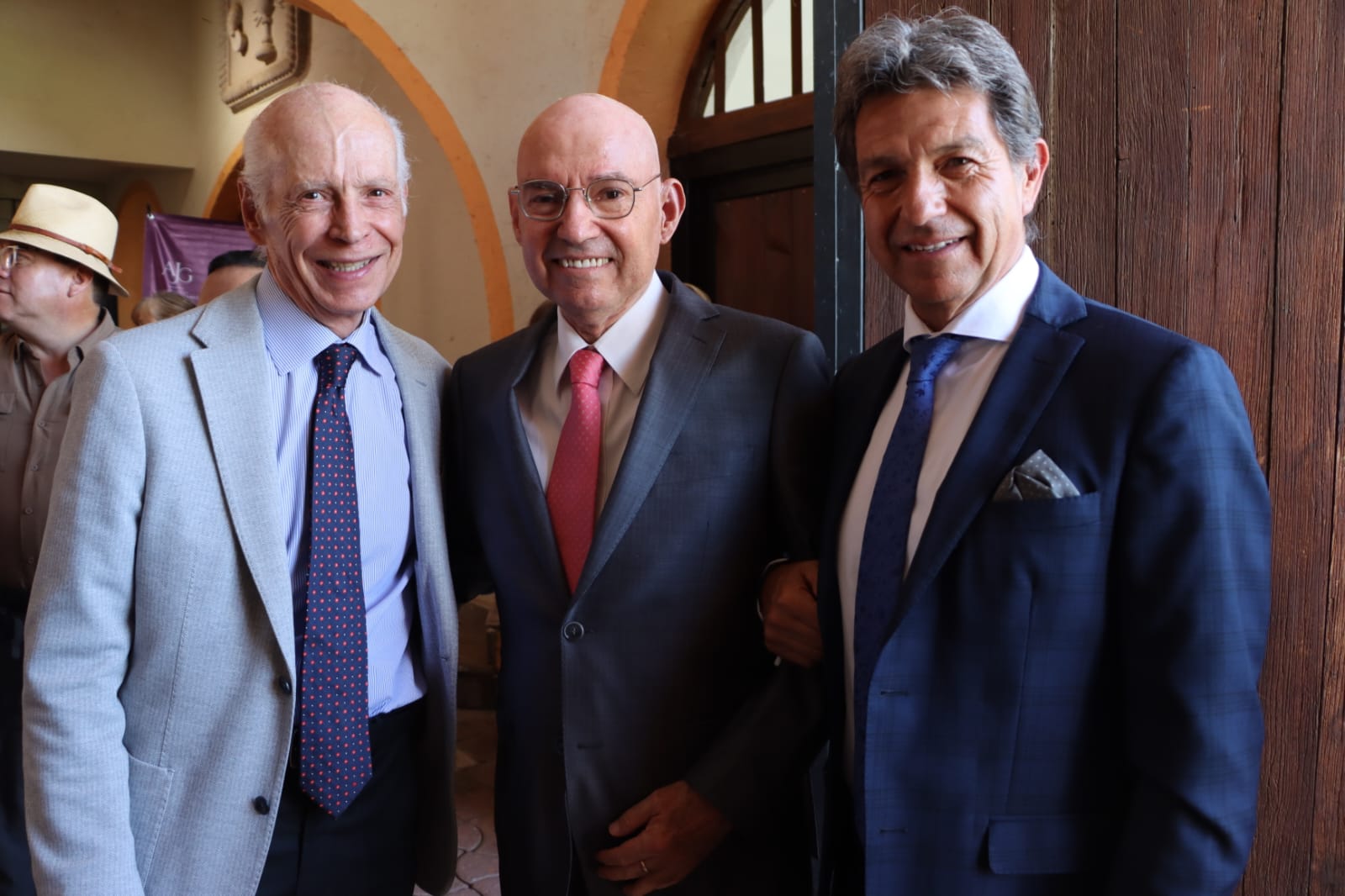 Emotiva presentaci&oacute;n de libro de Jorge Guti&eacute;rrez