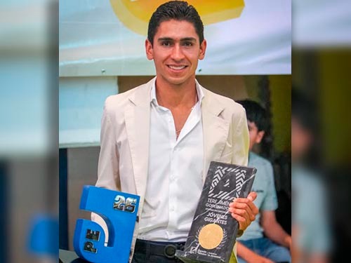 Reconocen a H&eacute;ctor Guti&eacute;rrez en Aguascalientes