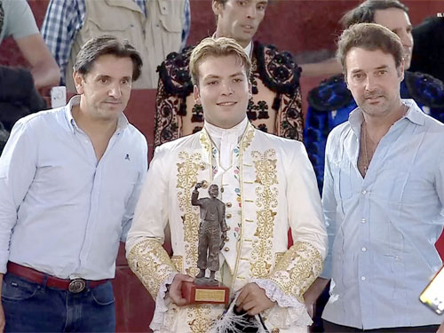 Javi Funtanet gana certamen de rejoneo