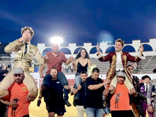 Javi Funtanet sale a hombros en Utrillas