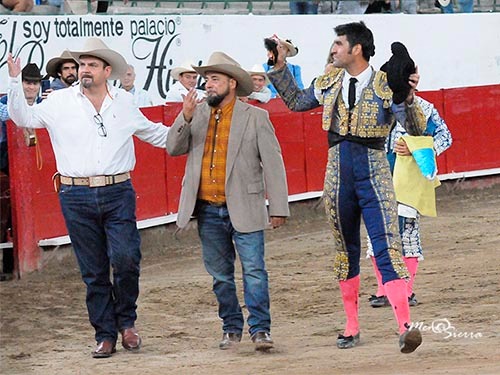 Triunfa Alejandro Fern&aacute;ndez en la apertura