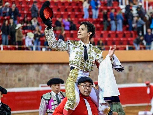 Platerito indulta un toro en Zacatecas