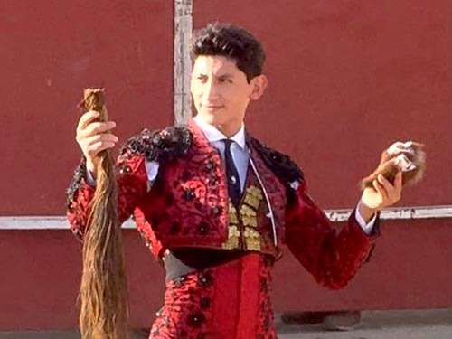 Osornio corta un rabo en Villaviciosa
