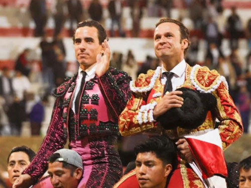 Ferrera y Gald&oacute;s salen a hombros en Per&uacute;