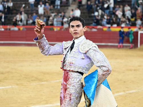 Garibay corta una oreja en Valencia