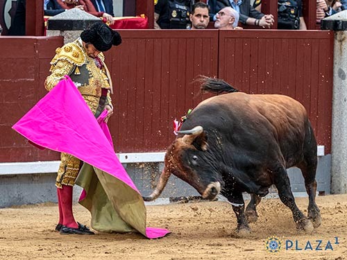 Tarde sin brillo con momentos de buen toreo