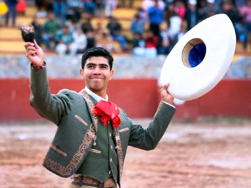 Torean al estilo charro en Doxey