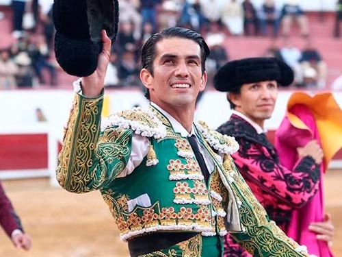 Calita da una vuelta al ruedo en Viraco