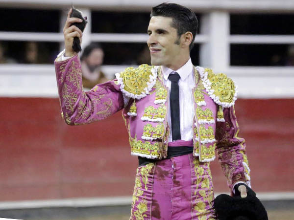 La gente sac� los pa�uelos, oreja