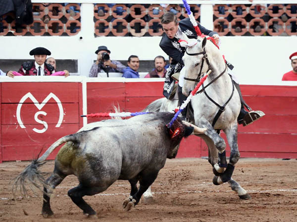 Jorge, dando el medio pecho