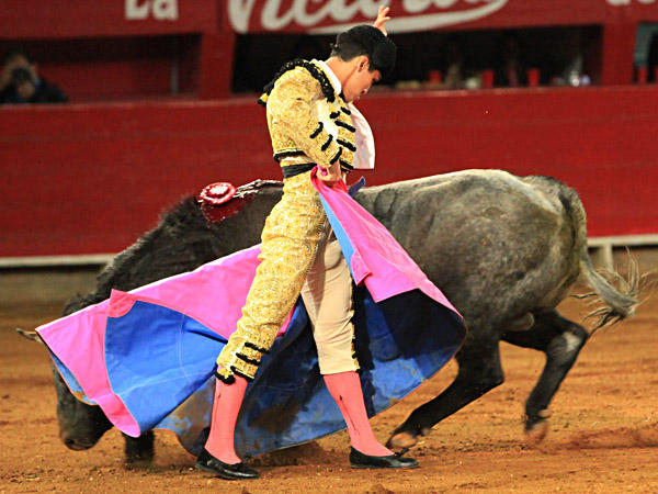 Elegante remate de Juan