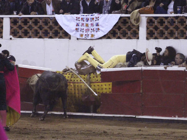 Empujado hasta el callej�n