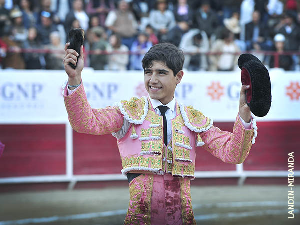Adolorido dio la vuelta al ruedo