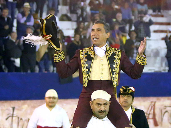 Despedida de dos orejas y volandas