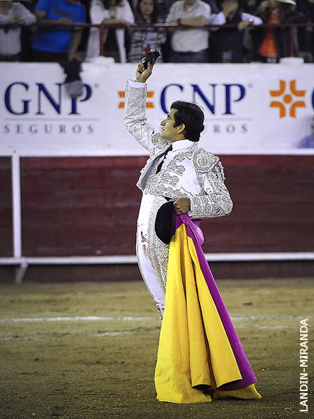 Una oreja para Jos�