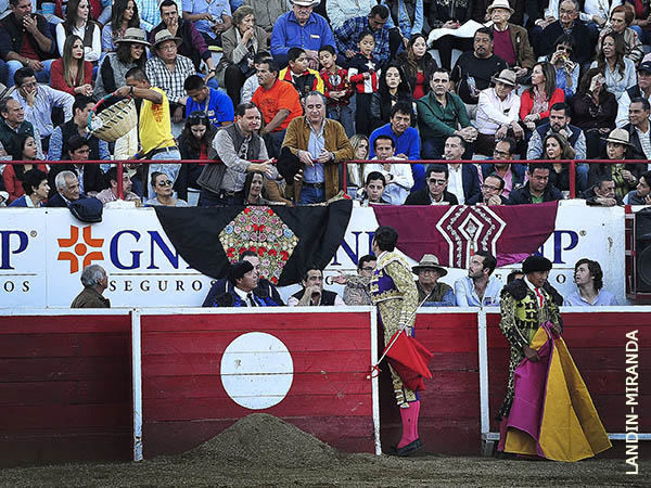 Brind� a Eduardo y Guillermo Arenas